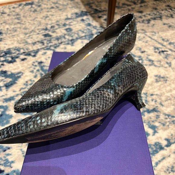 Beautiful sea painted python color, Stuart Weitzman shoes , size 5 - Picture 5 of 9